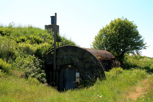 Vanhoja armeijan rakennelmia. 