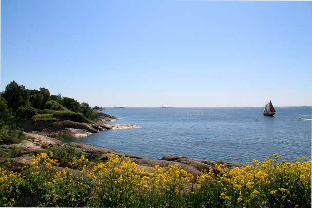 Vallisaaren kalliorantoja. 