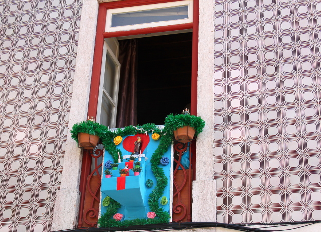 Katolilaisuus näkyi muun muassa tämmöisissä alttareissa. 