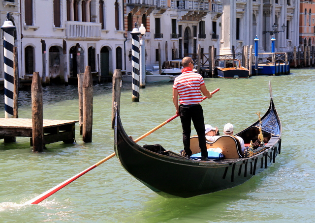 Olin kuullut gondoliajeluiden olevan sikamaisen kalliita ja kuvittelin siten niiden olevan jotain sadan euron luokkaa. Ne näyttivät olevan kuitenkin jotain 35 euroa, joten mielestäni se kyllä kannattaa. 