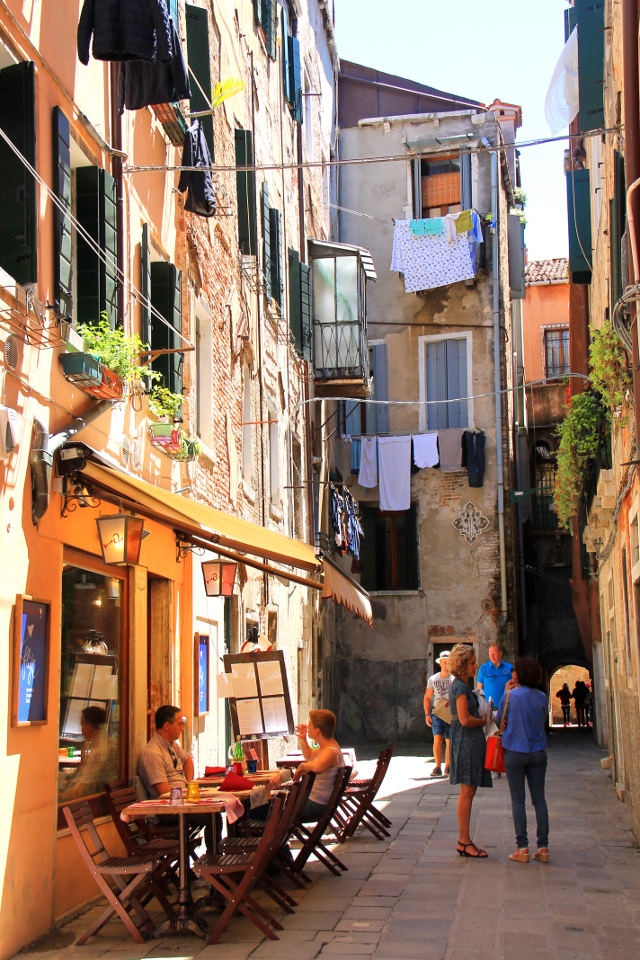 katukahvila ja pyykkiä