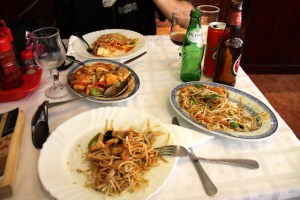 Sintrassa söimme kiinalaista ruokaa. 