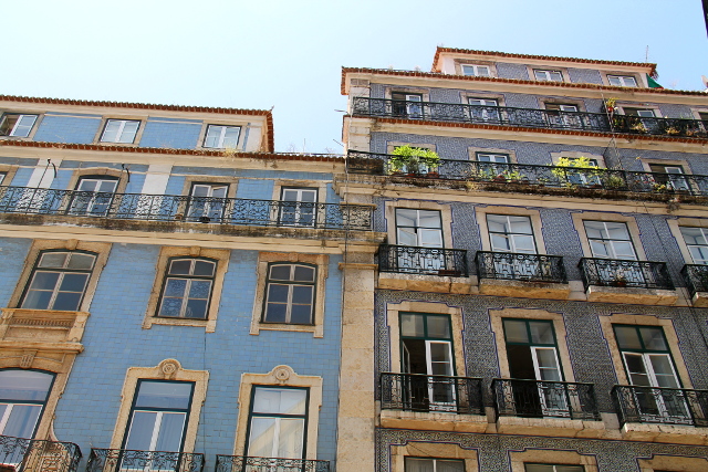 sinikaakeliset talot