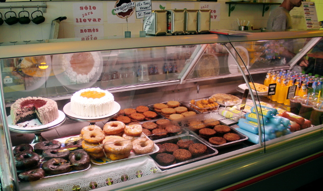 Gopalin vitriiniä, josta voit valita pihvin burgeriisi. 