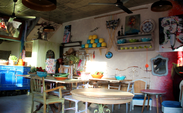 House of Wondersin toinen kerros oli vähän hämmentävä tila. Kun ensimmäinen kerros ja kattoterassi saattoivat olla tupaten täysiä oli tämä kerros tyhjäkäynnillä. 