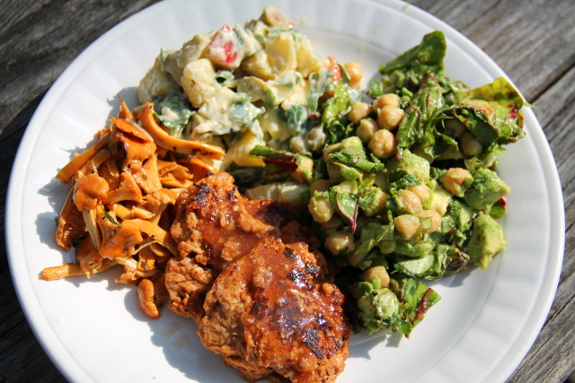 Ruoka-annos valmiiden soijafileiden kanssa. Laitoi niiden päälle vähän marinadia kosteutukseksi ja mausteeksi. 