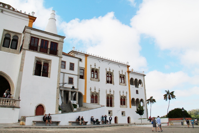 Palacio Nacional, jonka luona parveili aasialaisturisteja. 