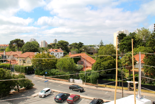 Tapasimme Cascaisissa lomalla olleita Suomi-kavereita ja majoituimme heidän asunnolleen muutamaksi päiväksi. Tässä näkymä parvekkeelta. 