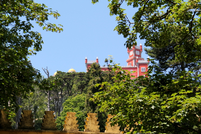 Penan palatsi. Me jäimme ulkopuolelle, koska ei tehnyt mieli maksaa liioittelevaa 14 euron pääsymaksua. 