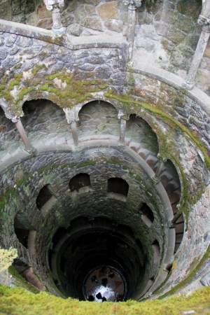 sisäänpäinkääntynyt torni