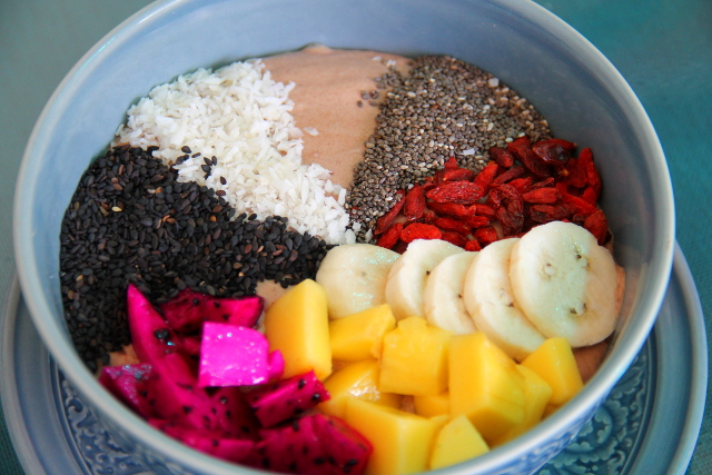 Free Birdistä saa muun muassa tällaisia kaakaosmoothiekippoja. 