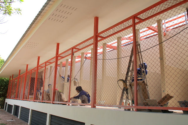 Kenneleiden rakentamista uuden eläinsairaalan yhteyteen. 