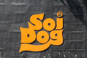 Soi Dogin logo. 