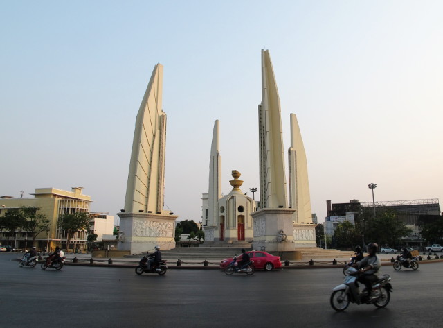 Democracy Monument on lähellä Khao Sania. 