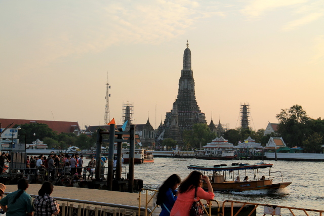 Wat Arunillekin voi kulkea kävellen, mutta se on vähän kauempana kuin Grand Palace ja Wat Pho. 