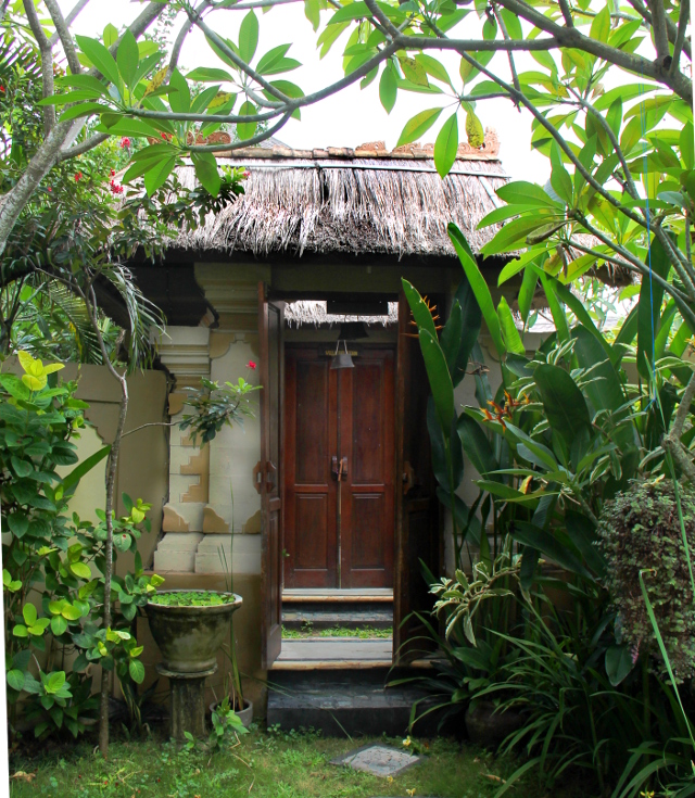 Portti balilaisen villan pihalle, jonne pääsin käymään, ihailemaan ja ottamaan kuvia. 