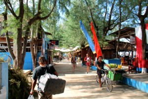Gili Trawangin rantatie. 