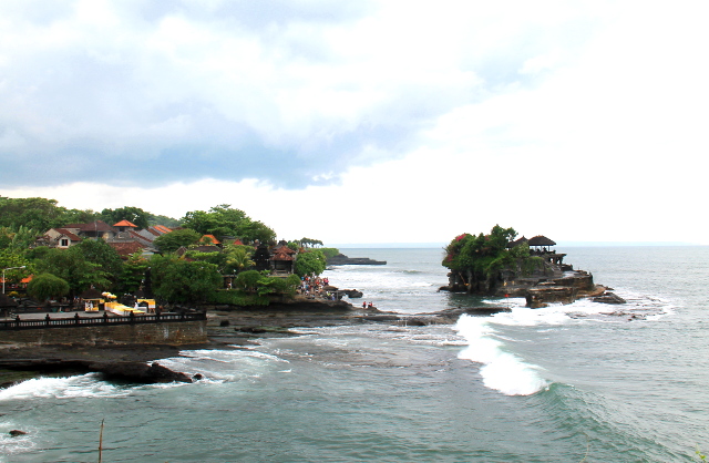 tanah-lot-ja-ranta