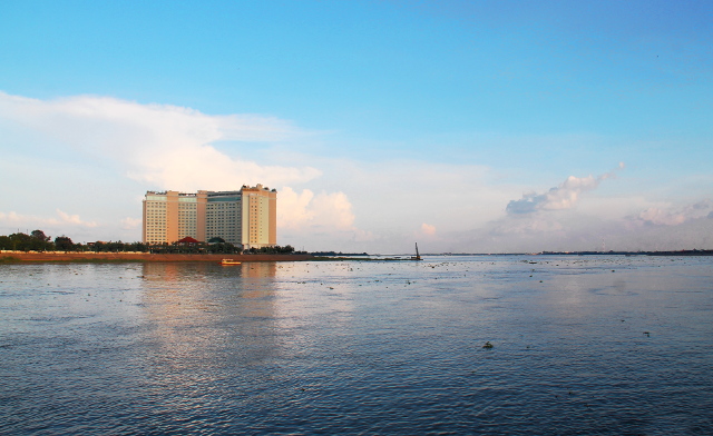 Tonlé Sapin ja Mekongin yhtymäkohta Sokha-hotellin vieressä.