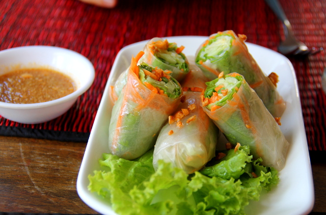 Kesärullista puuttui yrtit sisältä, joten ne olivat aika tylsiä. 