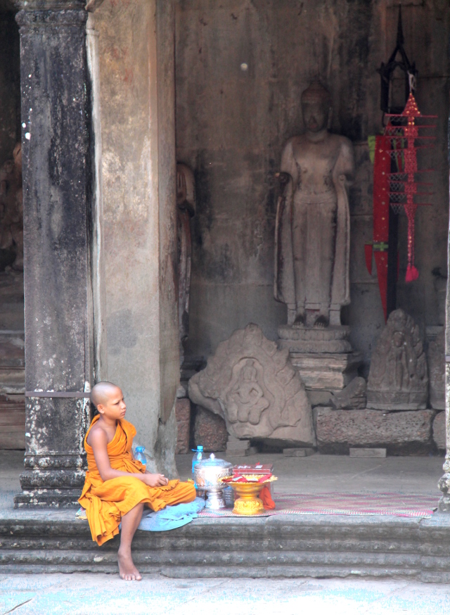 nuori-munkki-angkor-watissa