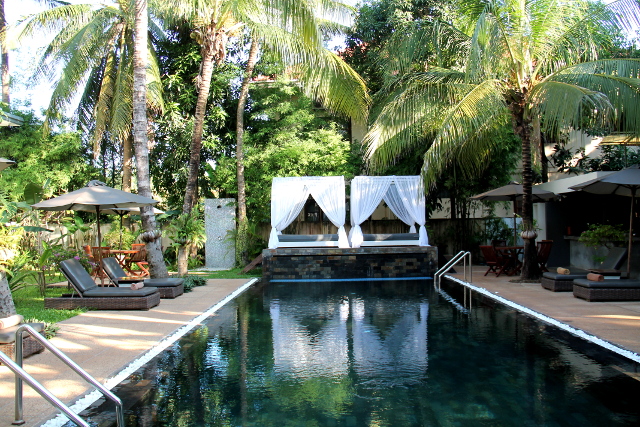 Suorkear Villan yleinen uima-allasalue. 