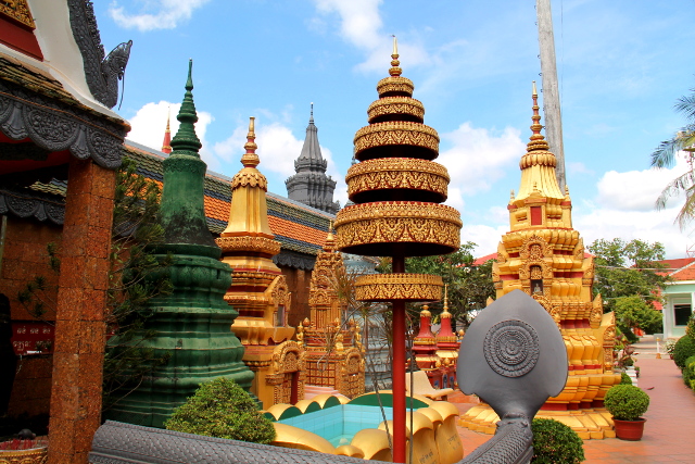 temppelin-koristelut-nayttivat-aika-muovisilta