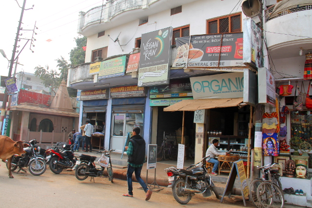 Vegan and Raw ulkoa kadulta. 