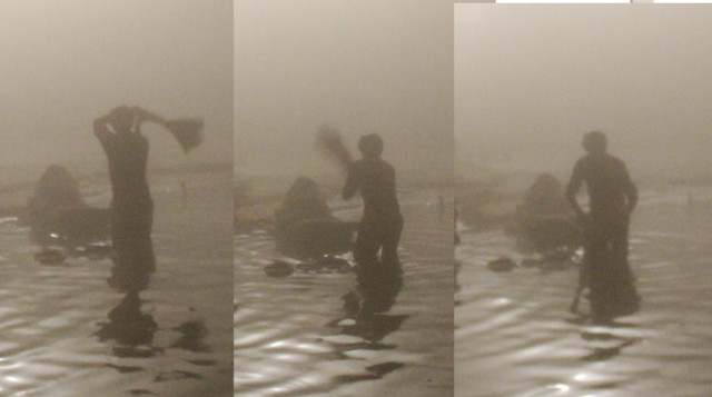 Pyykinpesu Intiassa voi olla aika rajua käsittelyä. 