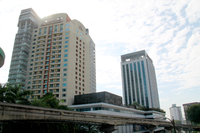 Siirryin Bukit Bintangiin ilmaradalla saavuttuani junalla lentokentällä KL Centeriin. 