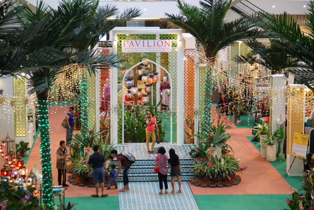 Heinäkuussa 2015 Pavilionin ostoskeskus oli koristeltu muslimien eid-juhlan kunniaksi. 