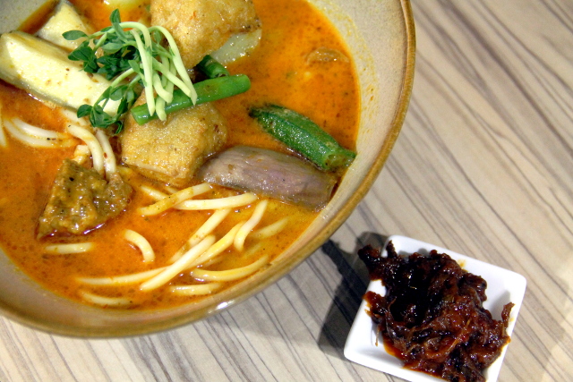 BMS Organicsin laksa ja sipulinen lisäke. 